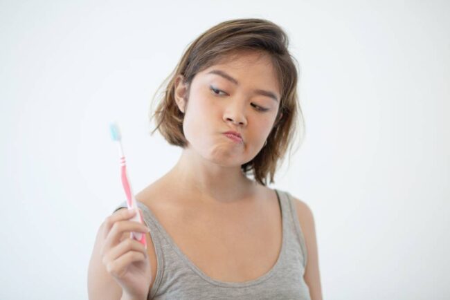 Fogkrém és fogkefe