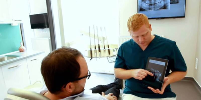 Dr. Nagy Róbert páciensével