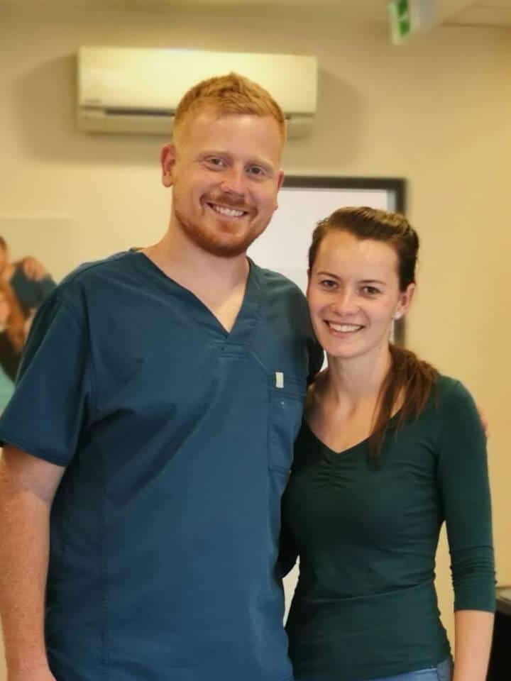 Dr. Nagy Róbert egy pácienssel a sikeres kezelést követően