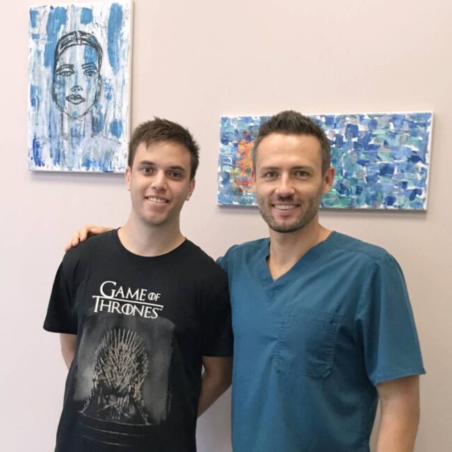 Dr. Ruszin Tamásegy pácienssel, sikeres kezelés után