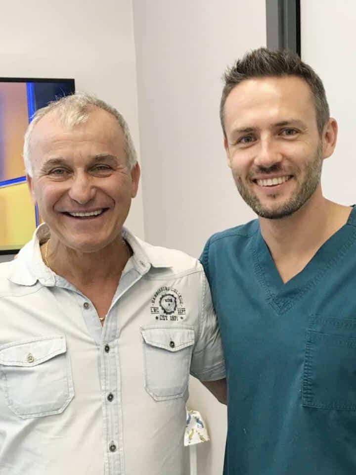 Dr. Ruszin Tamás egy pácienssel