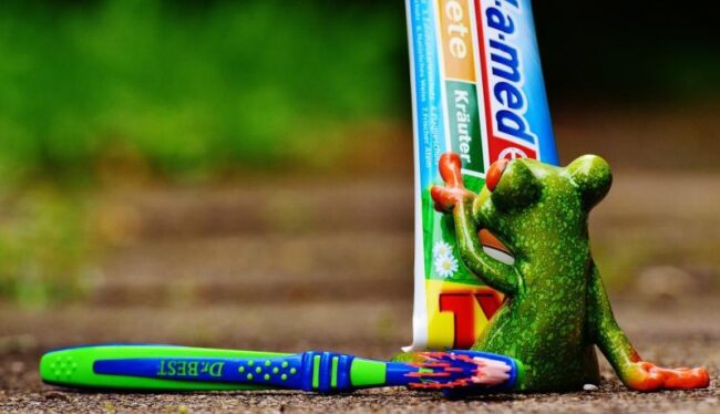 Fogkefe és fogkrém