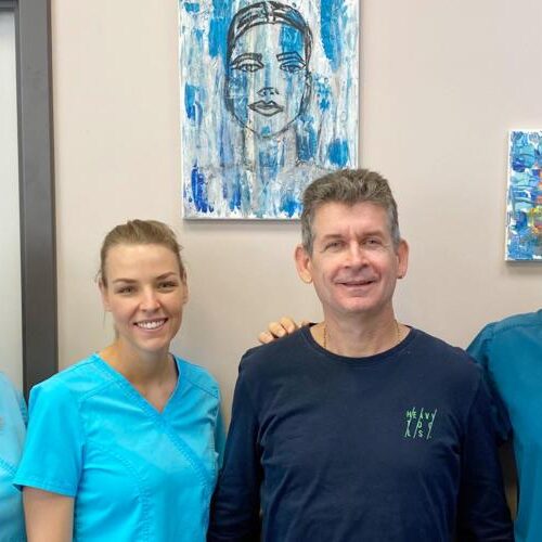 Kedves Mónika, Orosz-Rabb Daniella és Dr. Ruszin Tamás egy pácienssel