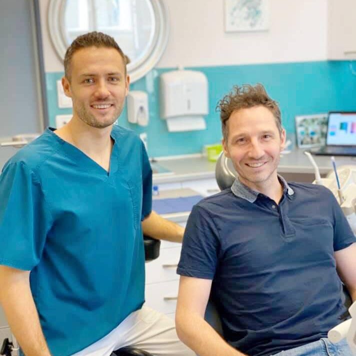 Dr. Ruszin Tamásegy pácienssel