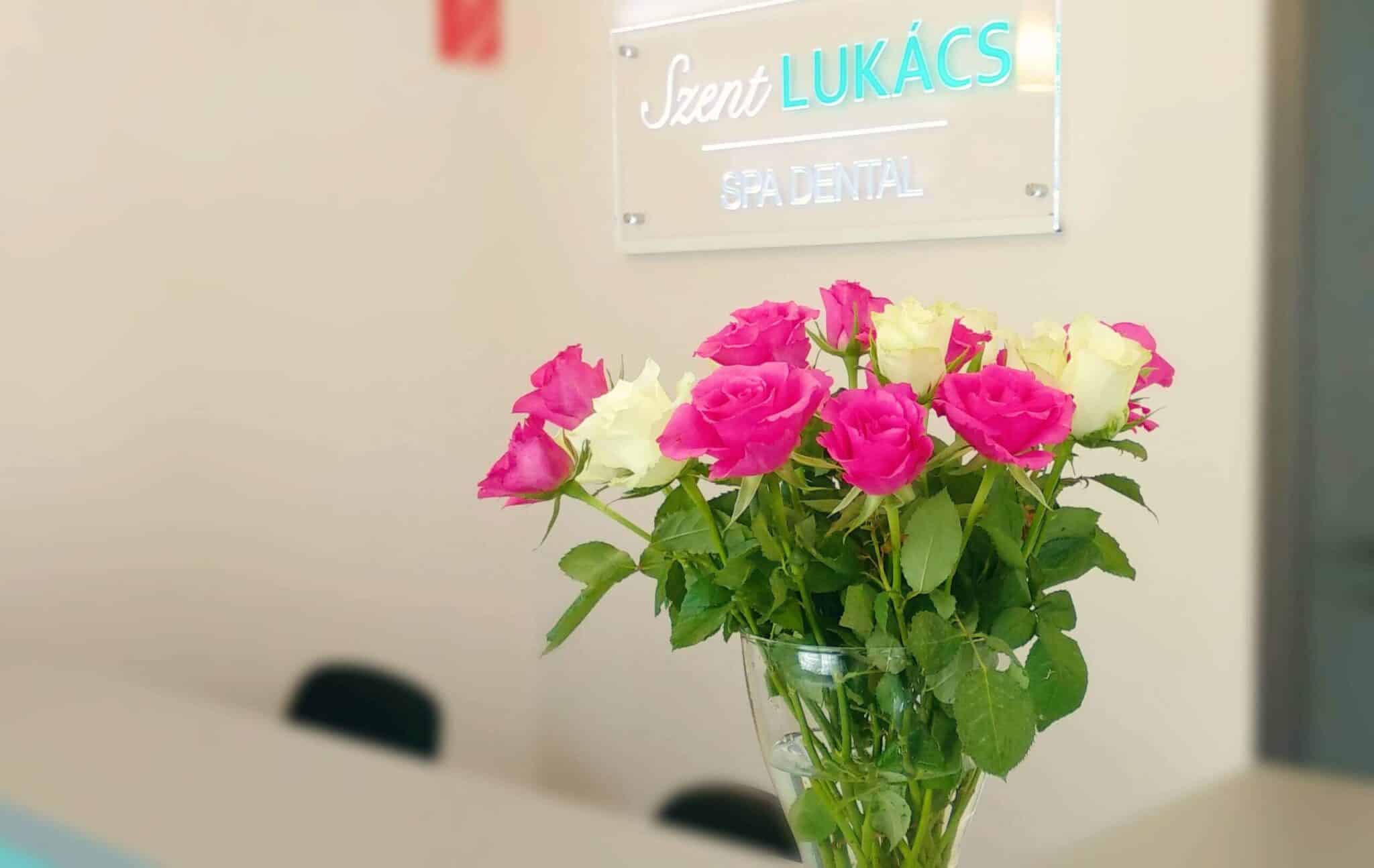 Recepció virágokkal