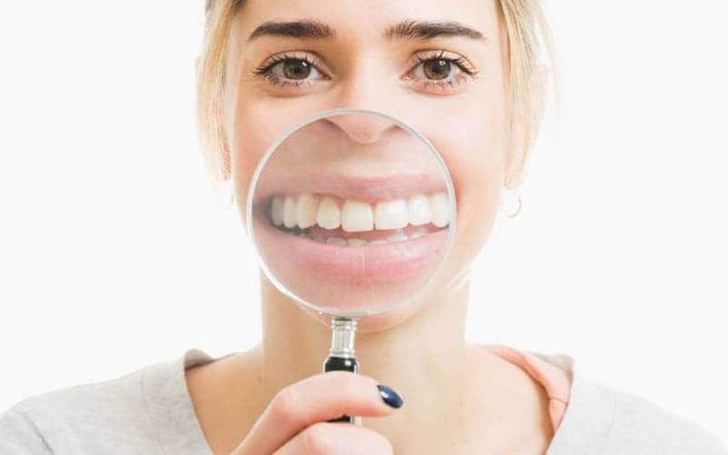 Mosoly nagyító alatt