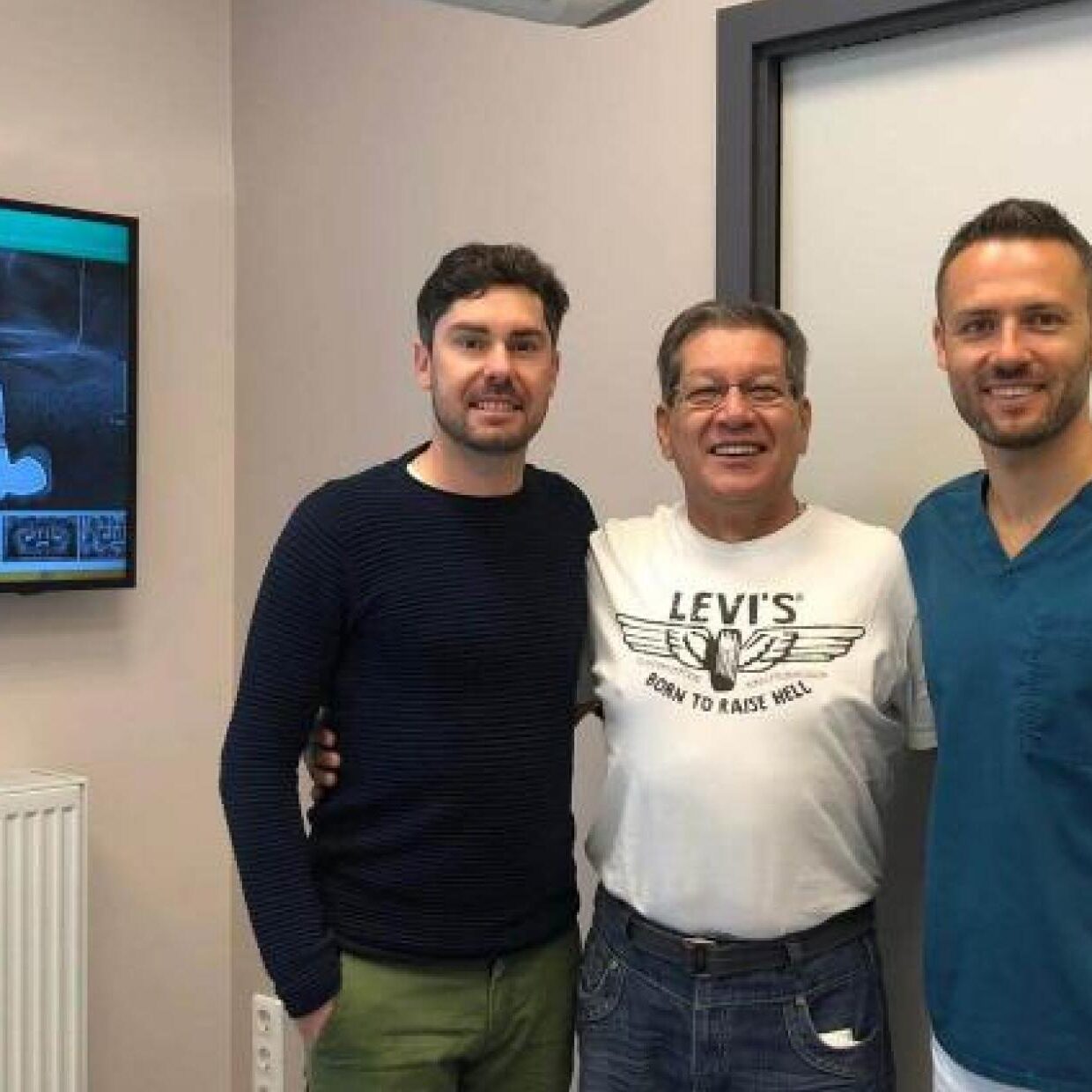 Dr. Ruszin Tamás és Jean Baptise Andre pácienseinkkel