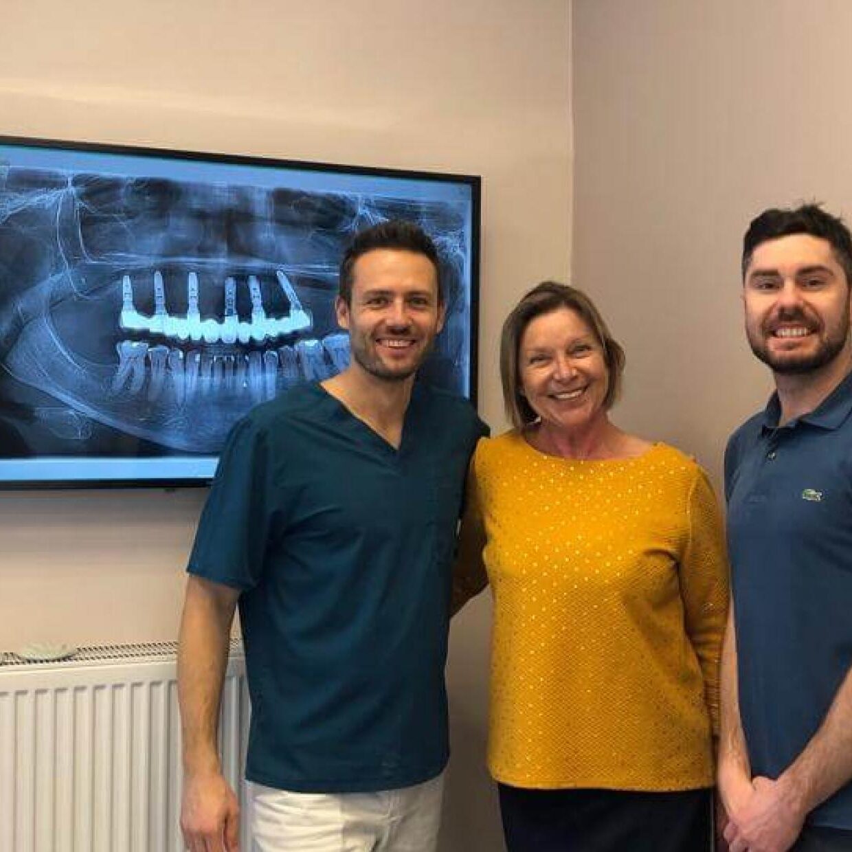 Dr. Ruszin Tamás és Jean Baptise Andre páciensünkkel