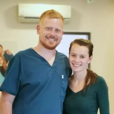 Dr. Nagy Róbert elégedett páciensével