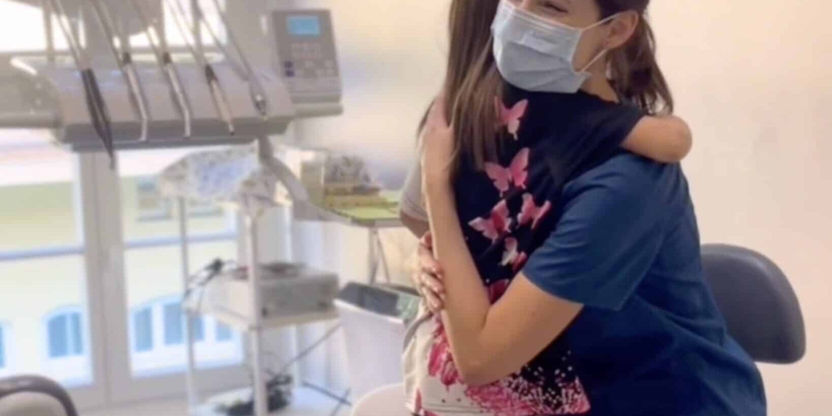 Dr. Dénes Nóra gyermekfogorvos és páciense